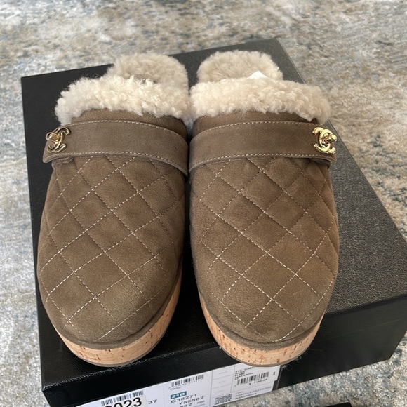 Authentic CHANEL 21A Quilted Suede Cork Shearling Mule / Clog Green/ Taupe SZ.37 - Picture 4 of 15